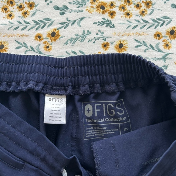 Navy Blue Figs Scrub Set - Size XS - Picture 5 of 6